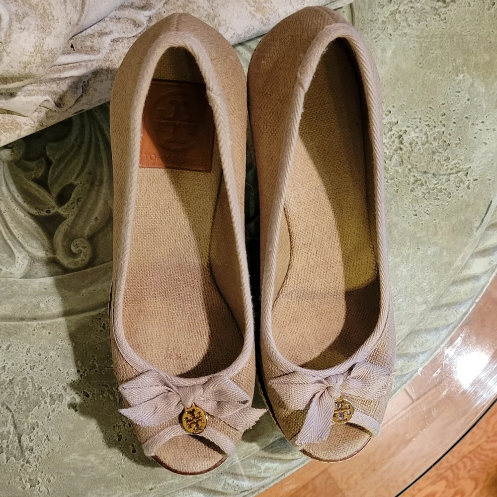 Tory Burch Gold Metalic Canvas Jakie Peep Toe Espidrilles in 8.5. #120